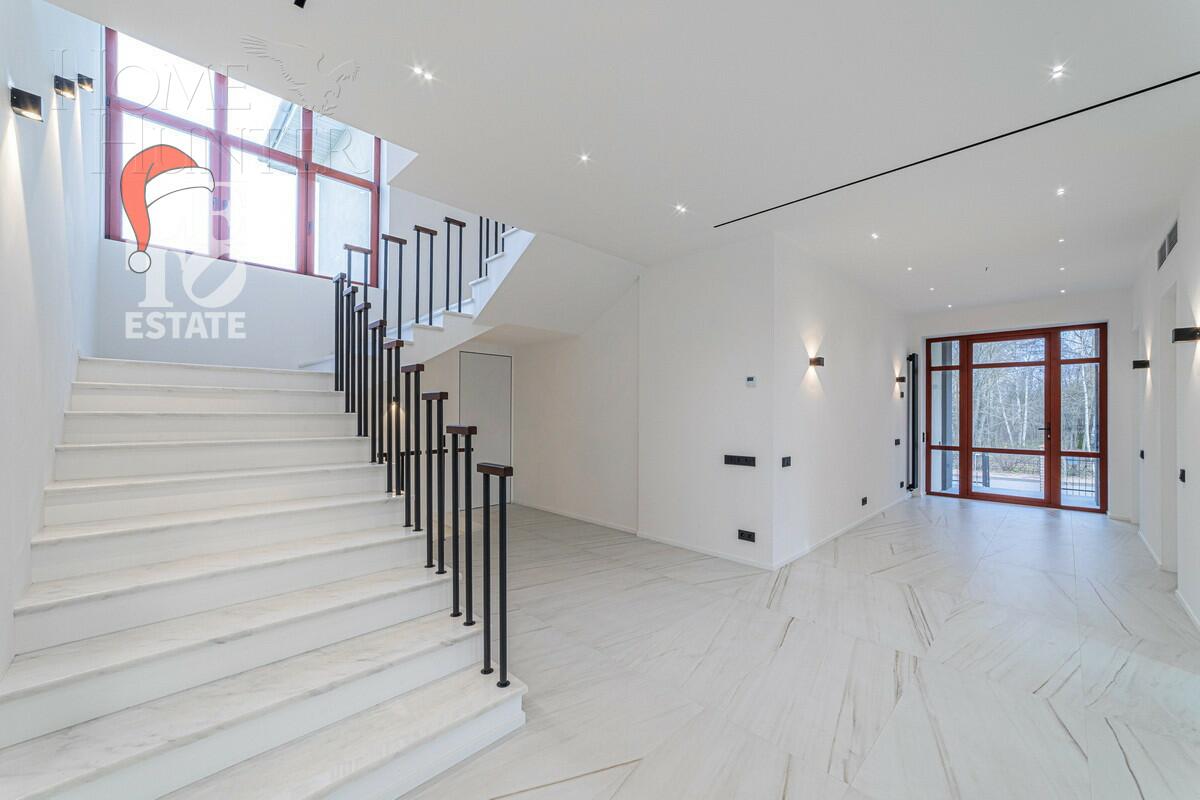 2-этажный коттедж 693 м² с отделкой