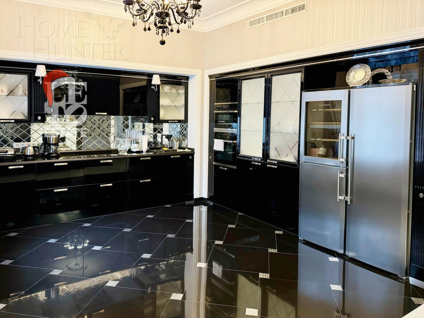 3-этажный таунхаус 293 м² с отделкой