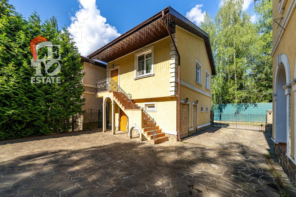 2-этажный коттедж 700 м² с отделкой