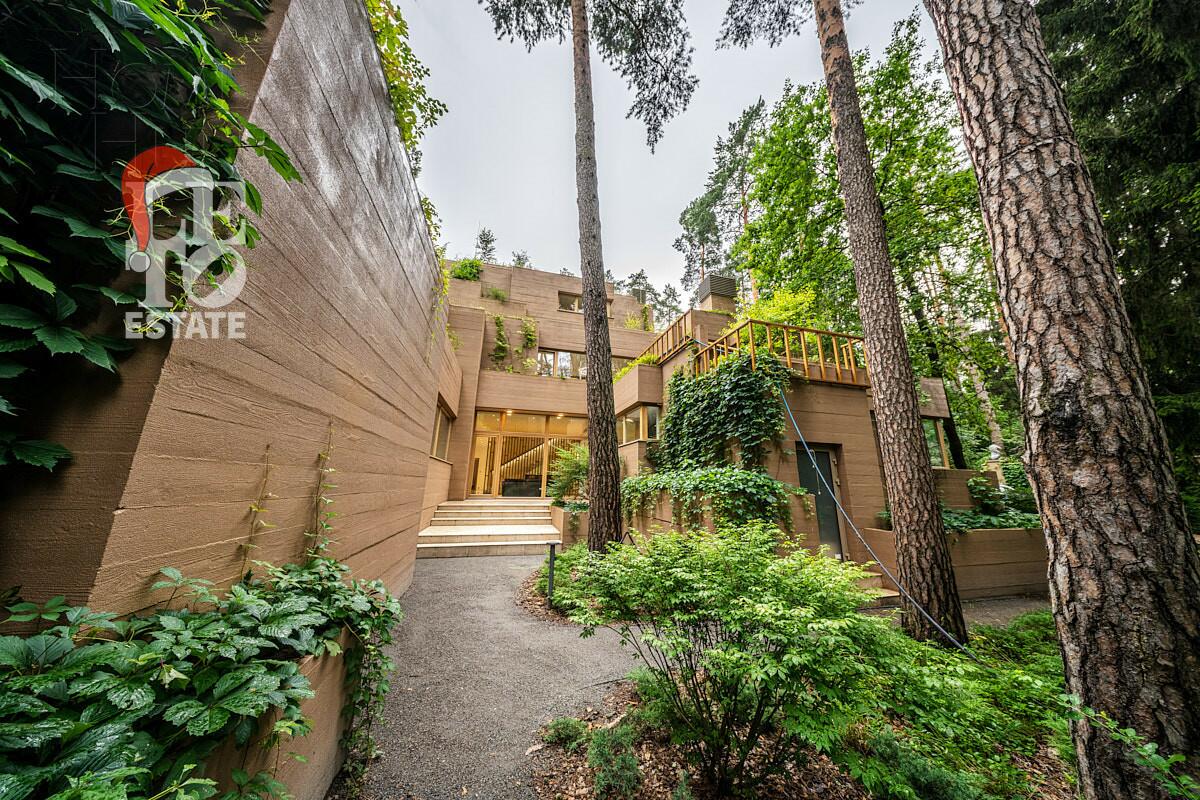 2-этажный коттедж 1 330 м² с отделкой