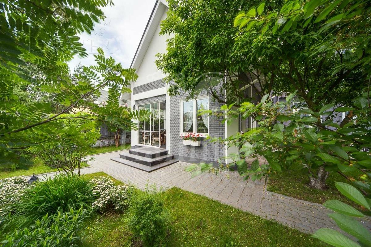 2-этажный коттедж 1 400 м² с отделкой