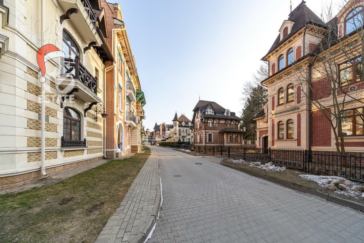 4-этажный таунхаус 395 м² без отделки