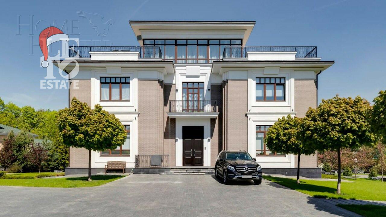 3-этажный коттедж 1 185 м² с отделкой