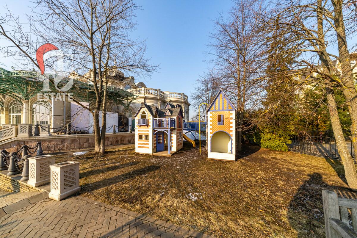 4-этажный таунхаус 395 м² без отделки