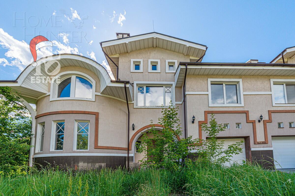 2-этажный таунхаус 330 м² без отделки