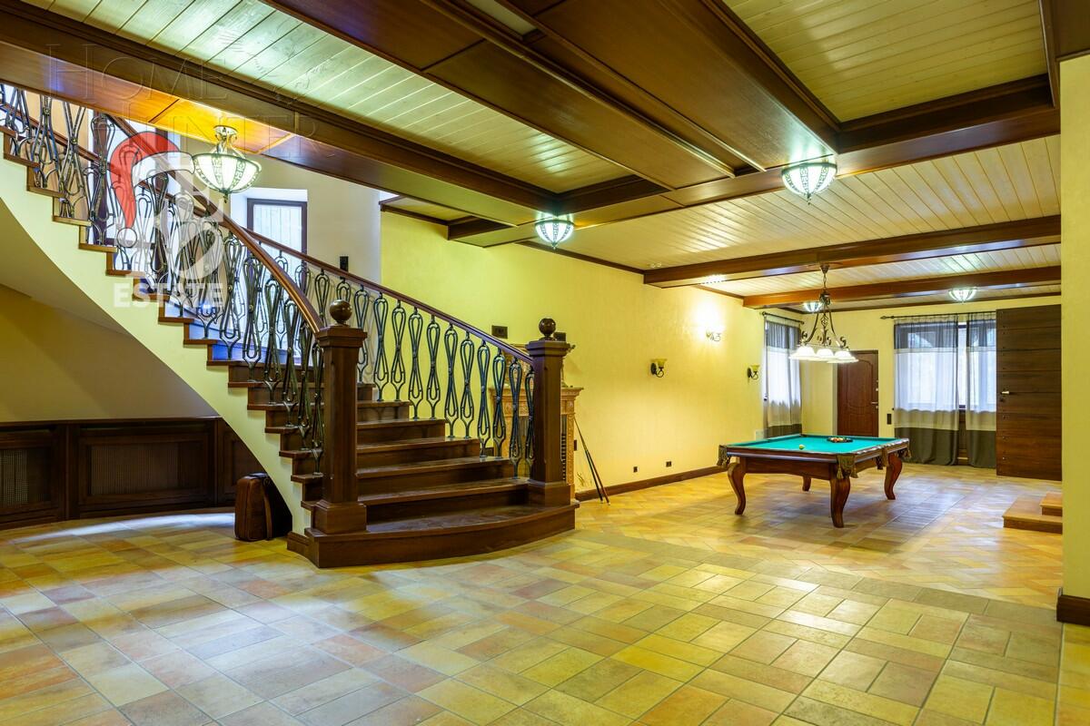 3-этажный коттедж 980 м² с отделкой