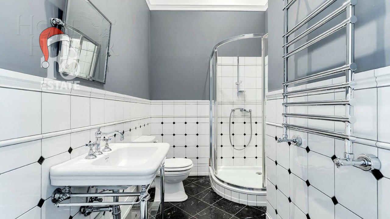 3-этажный коттедж 1 185 м² с отделкой