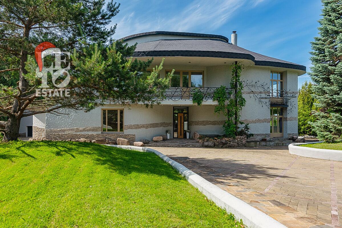 3-этажный коттедж 1 241 м² с отделкой