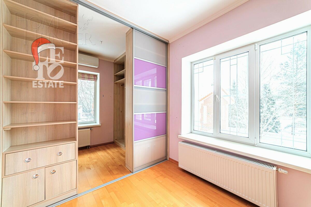 3-этажный коттедж 742 м² с отделкой