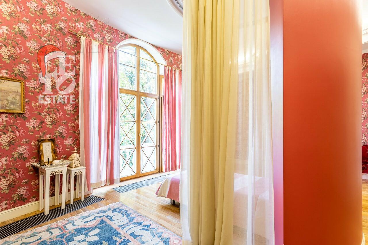 3-этажный коттедж 750 м² с отделкой