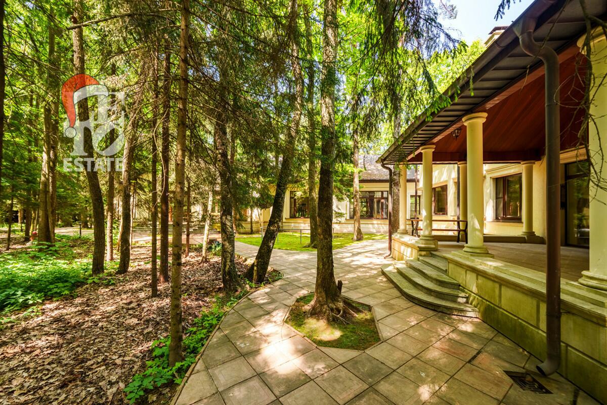 2-этажный коттедж 1 025 м² с отделкой