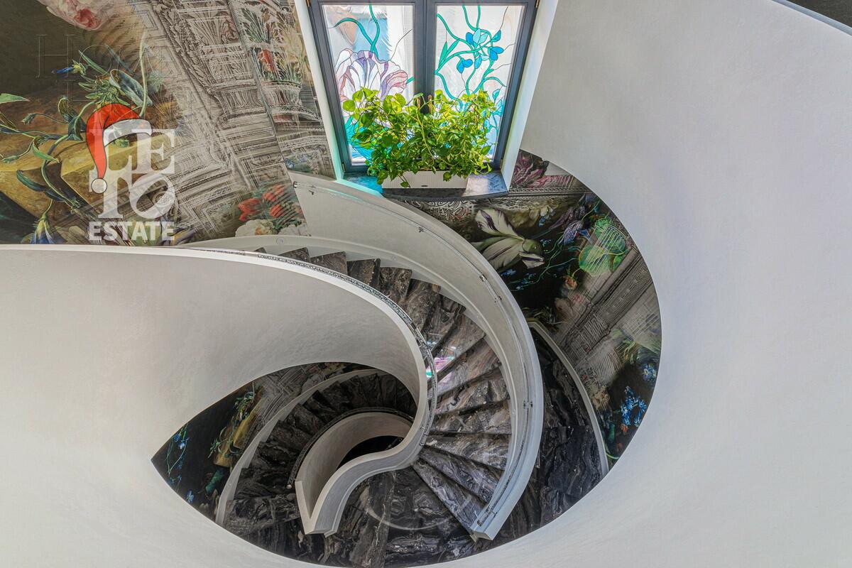 3-этажный коттедж 1 200 м² с отделкой