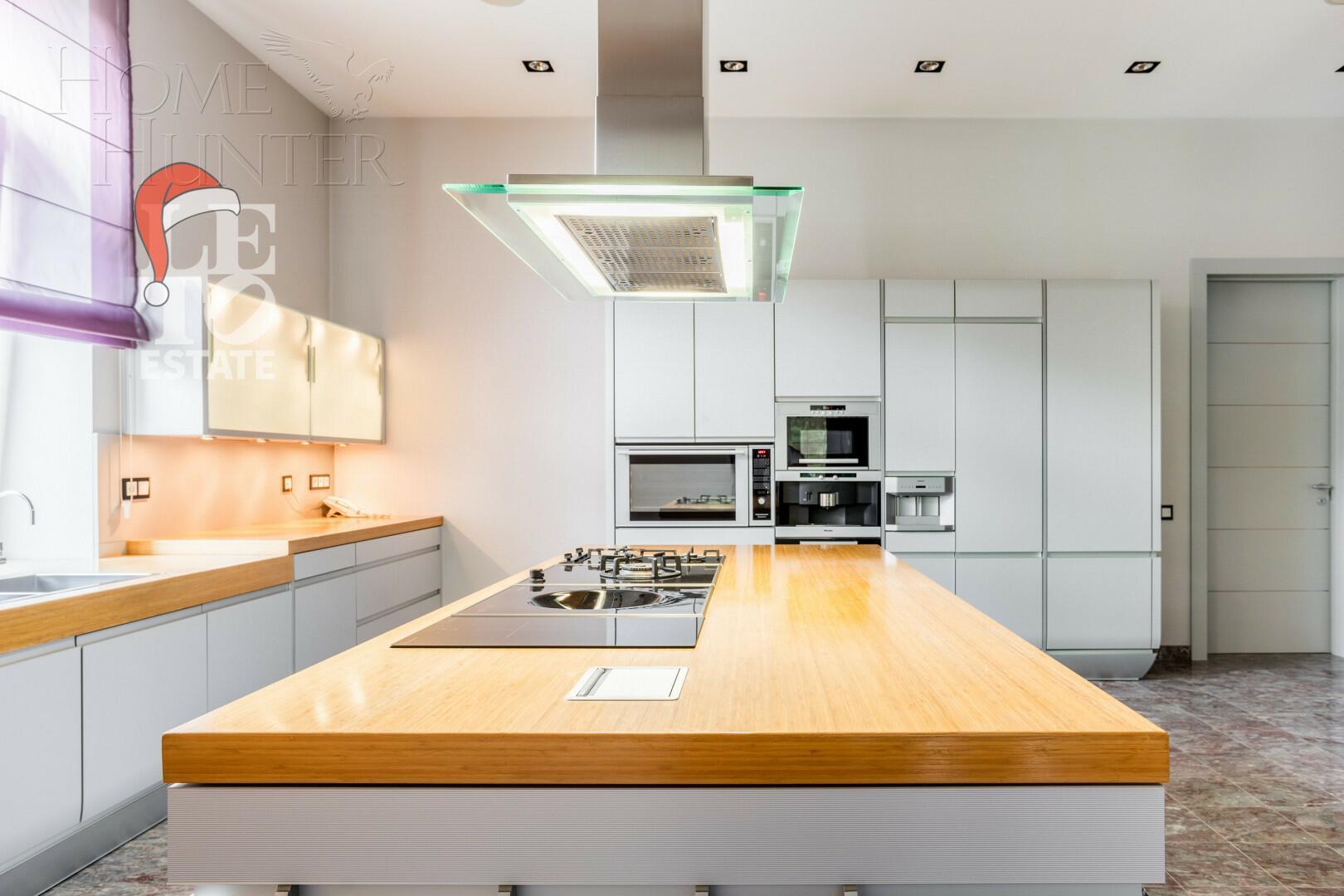 2-этажный коттедж 1 438 м² с отделкой