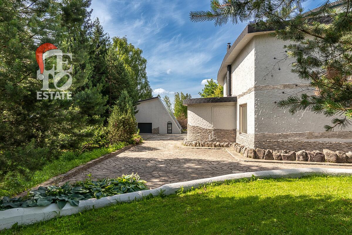 3-этажный коттедж 1 241 м² с отделкой