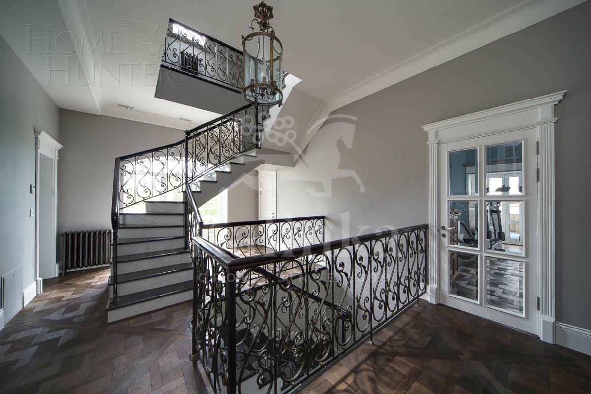 2-этажный коттедж 1 400 м² с отделкой