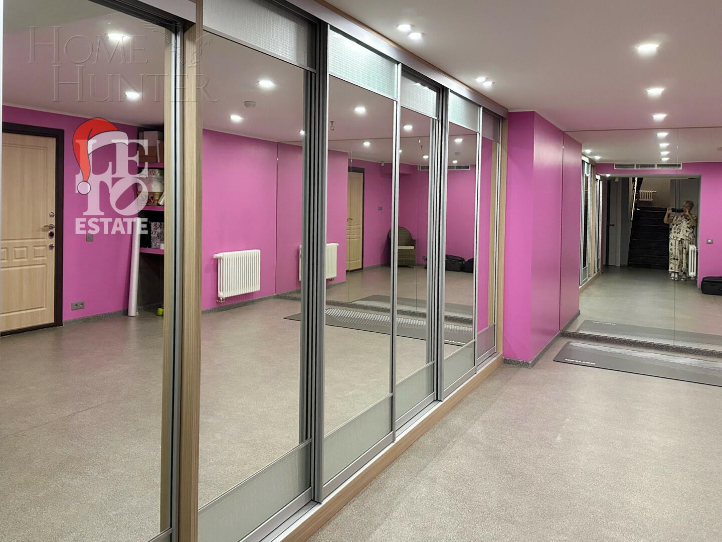 3-этажный таунхаус 293 м² с отделкой