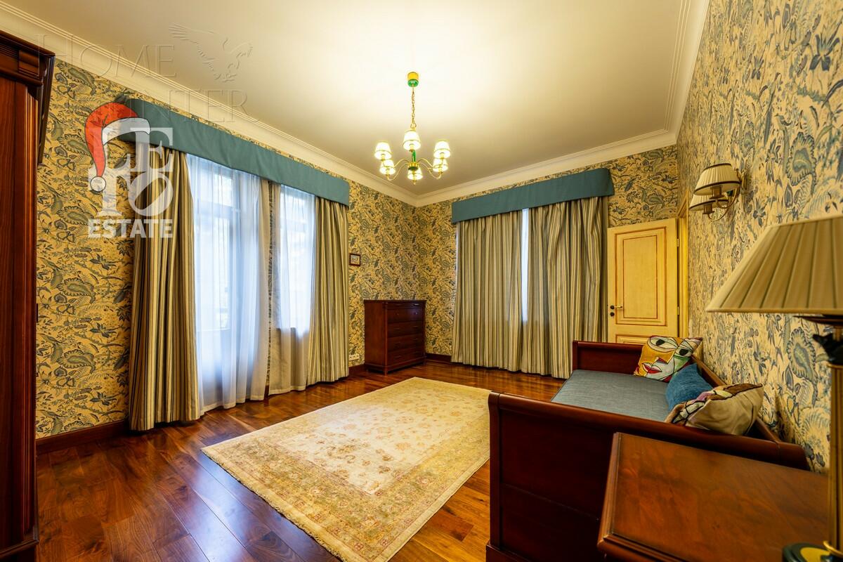 3-этажный коттедж 980 м² с отделкой