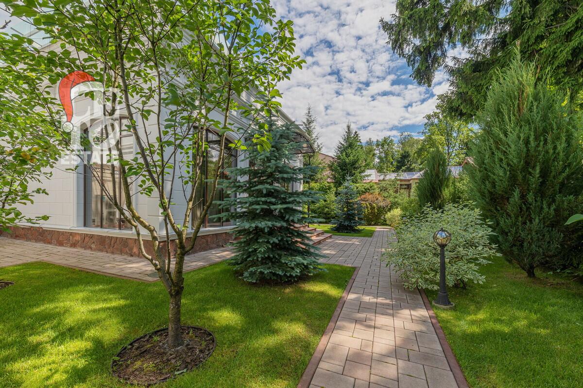 3-этажный коттедж 1 200 м² с отделкой