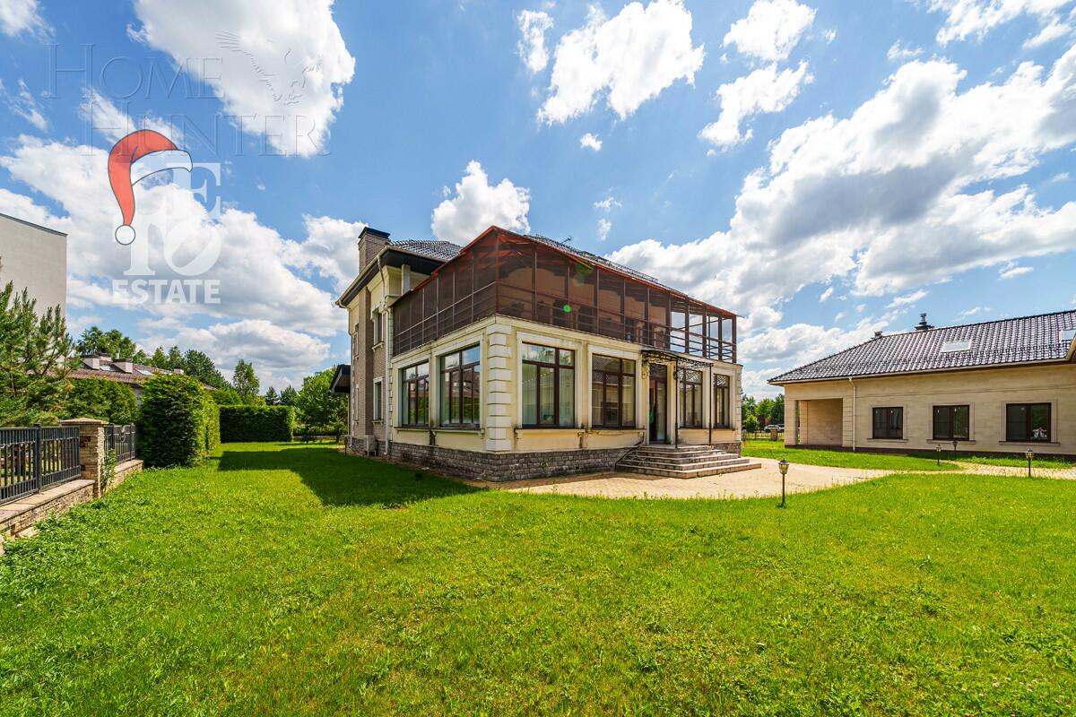 2-этажный коттедж 1 000 м² с отделкой