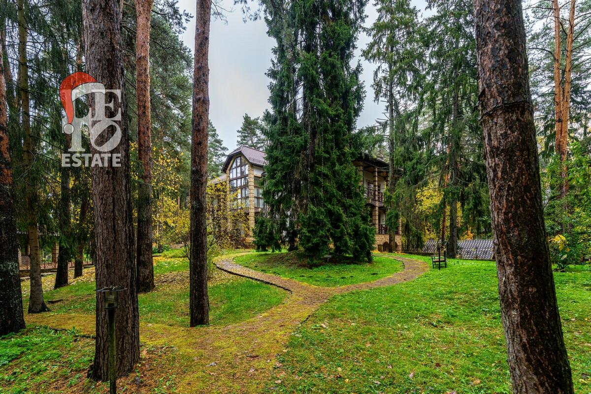 3-этажный коттедж 980 м² с отделкой