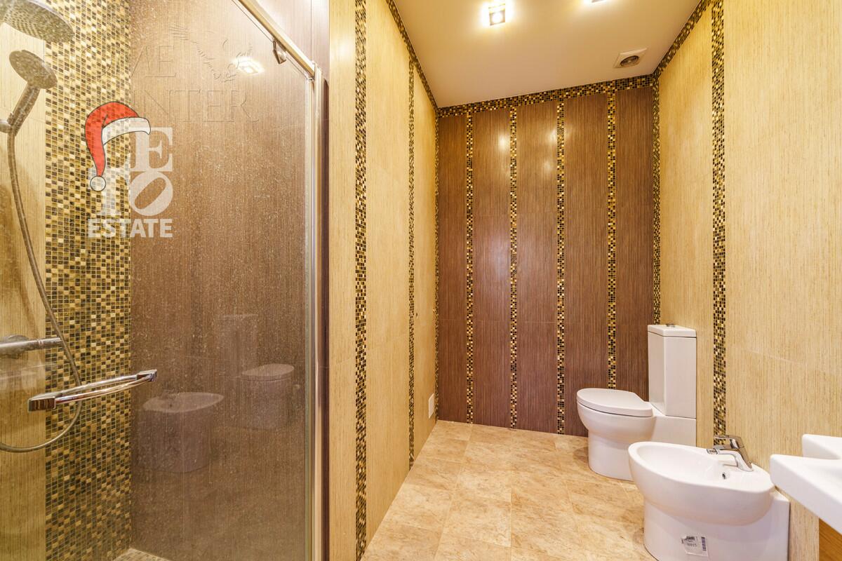 2-этажный коттедж 1 000 м² с отделкой