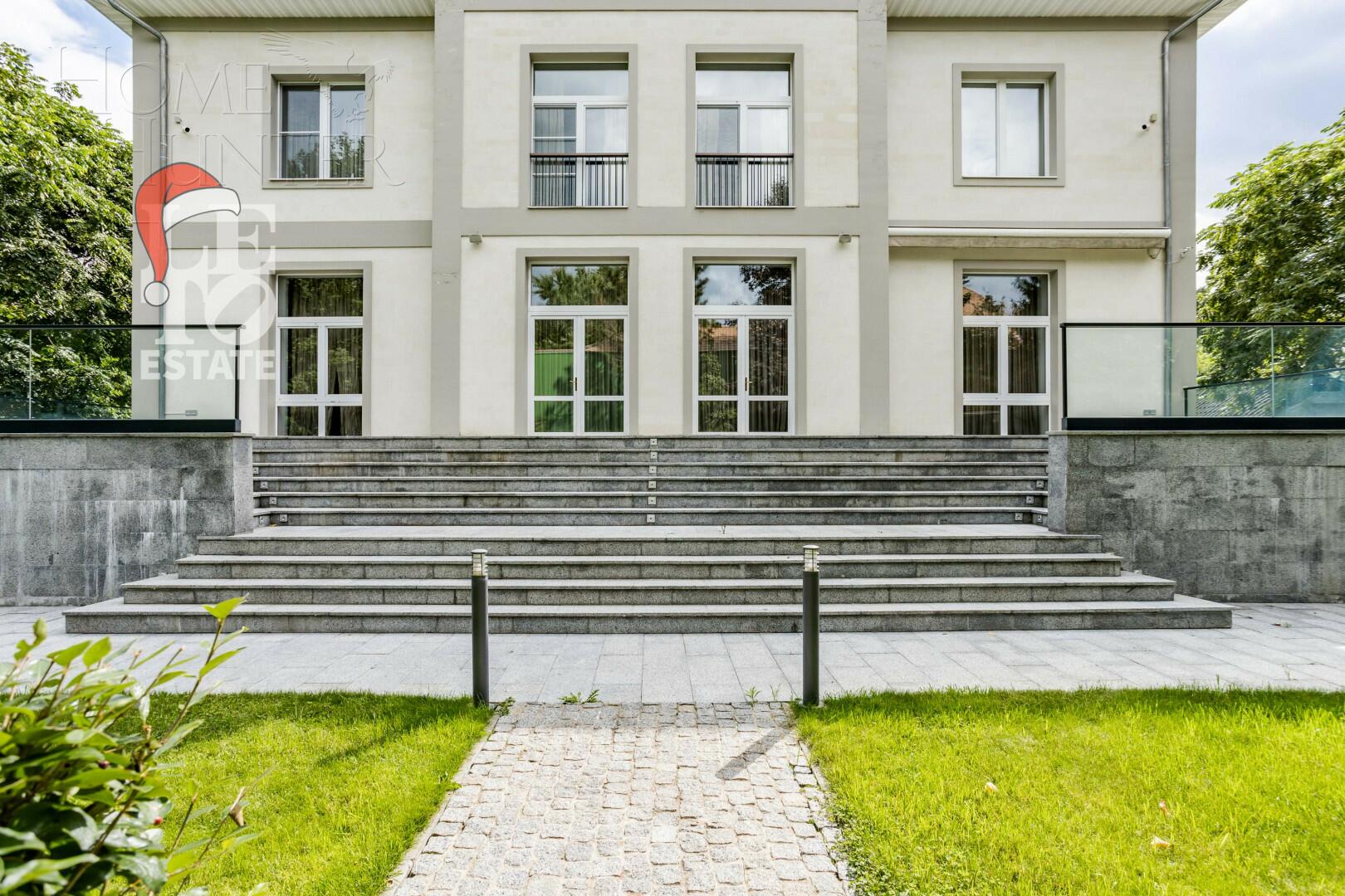 2-этажный коттедж 1 438 м² с отделкой