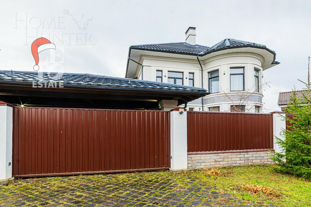 3-этажный коттедж 350 м² с отделкой