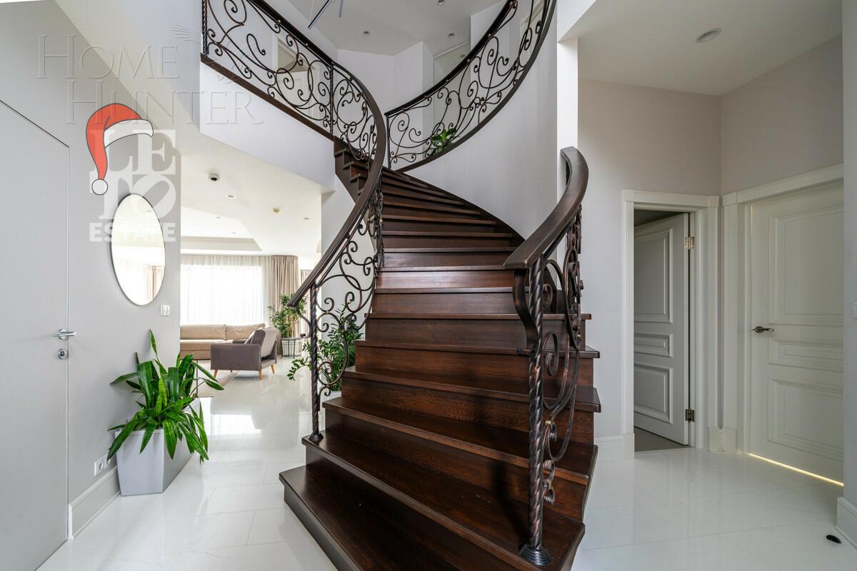 2-этажный коттедж 370 м² с отделкой