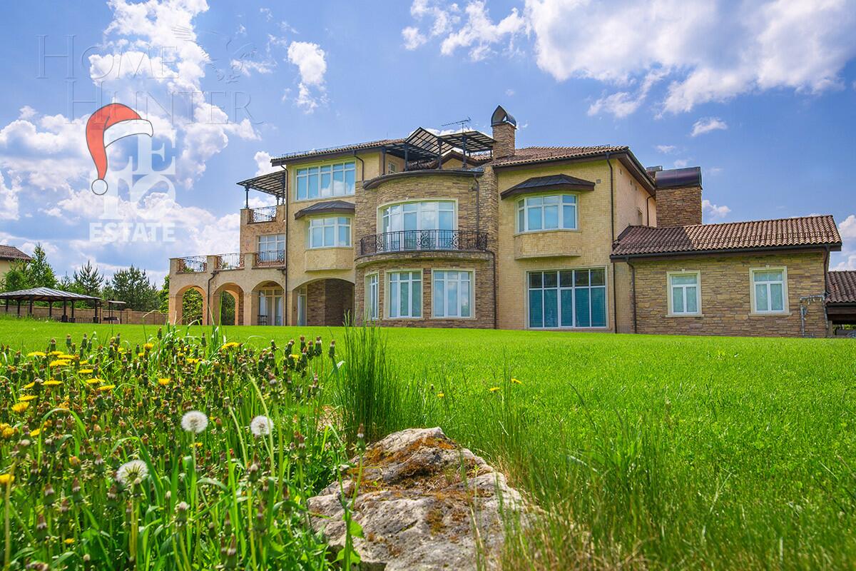 3-этажный коттедж 1 500 м² с отделкой