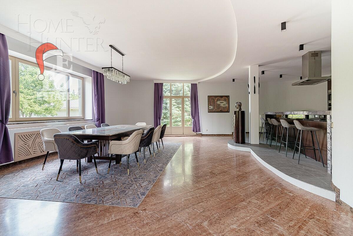 3-этажный коттедж 1 241 м² с отделкой