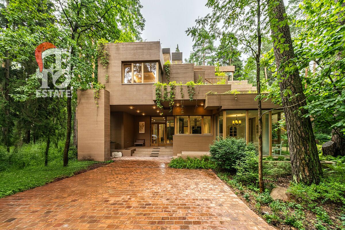 2-этажный коттедж 1 330 м² с отделкой