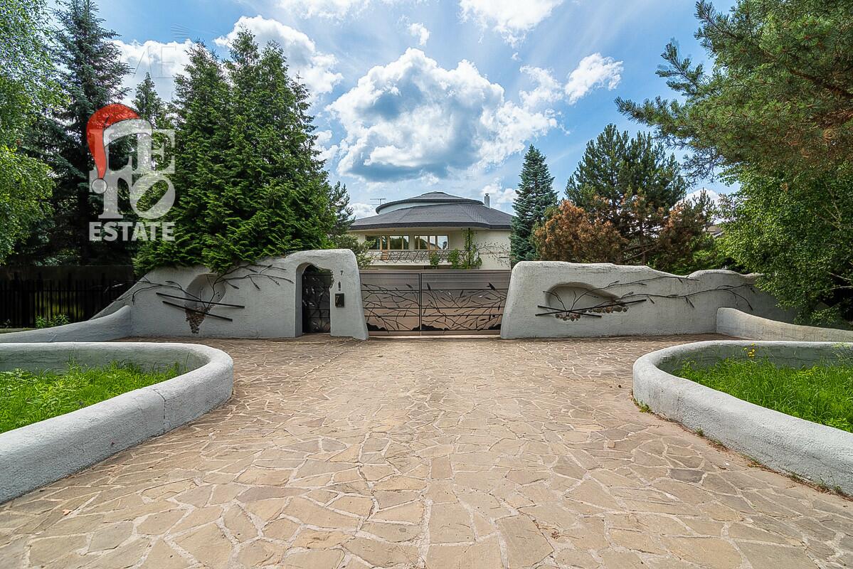 3-этажный коттедж 1 241 м² с отделкой