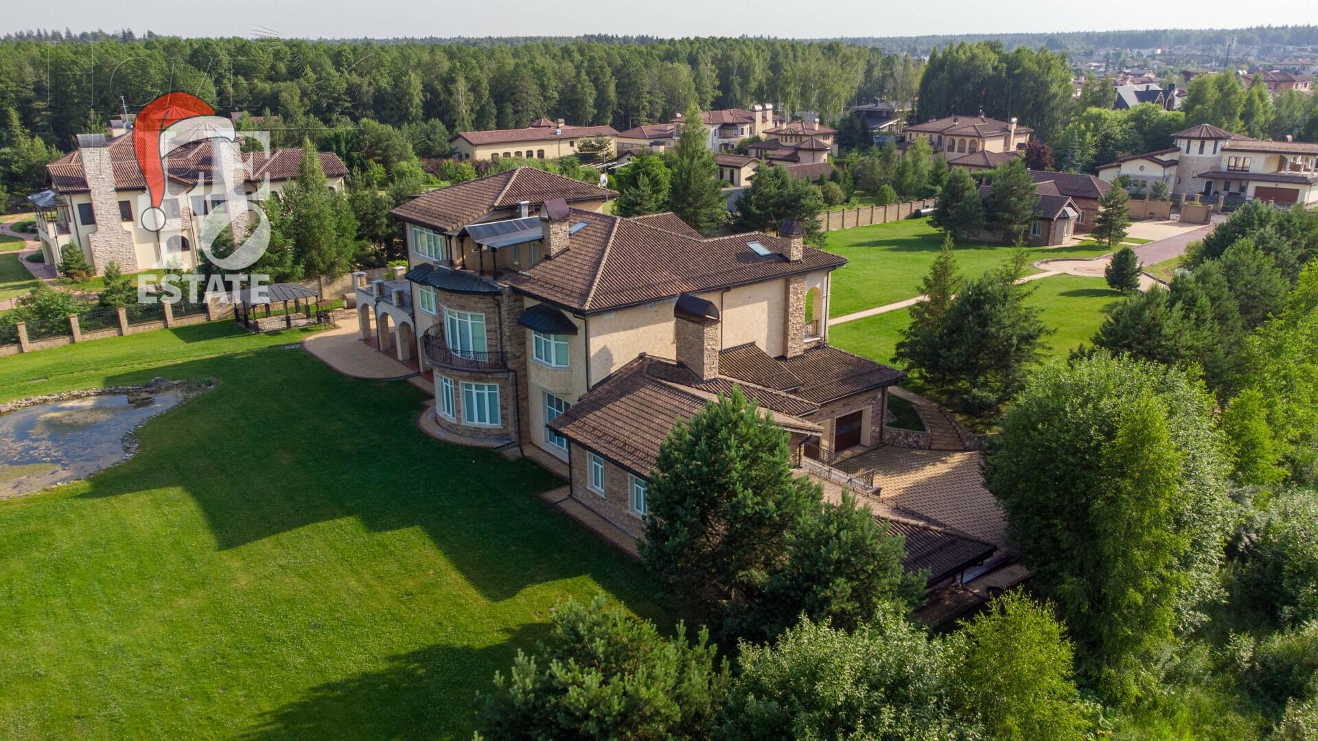 3-этажный коттедж 1 500 м² с отделкой