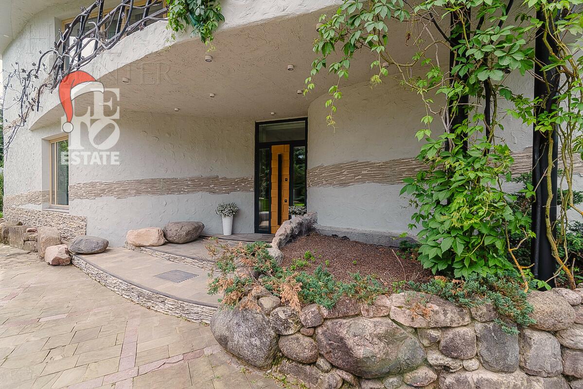 3-этажный коттедж 1 241 м² с отделкой