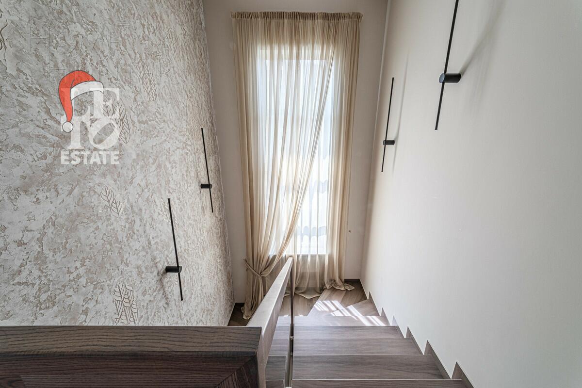 2-этажный коттедж 241 м² с отделкой