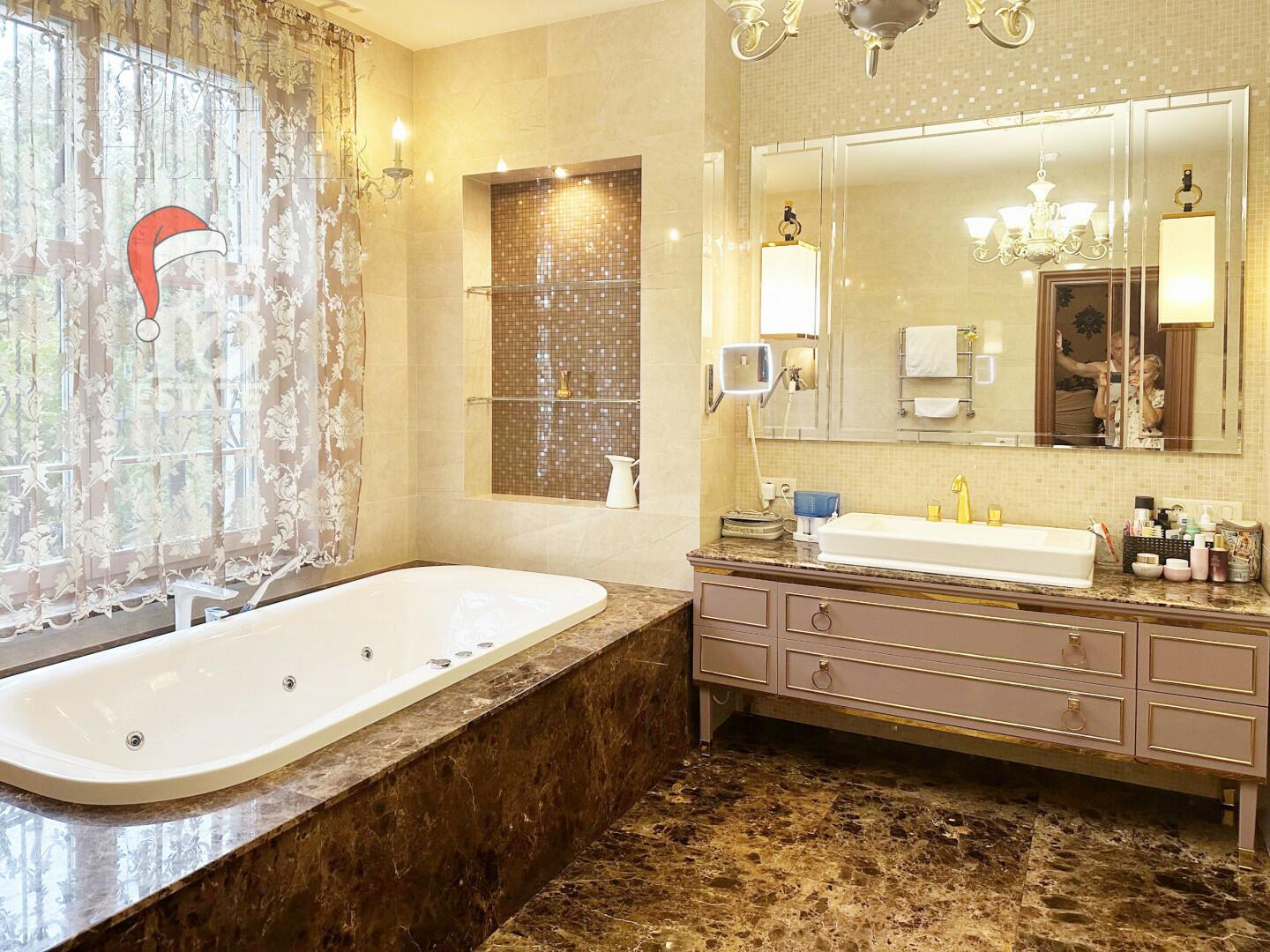 3-этажный таунхаус 293 м² с отделкой