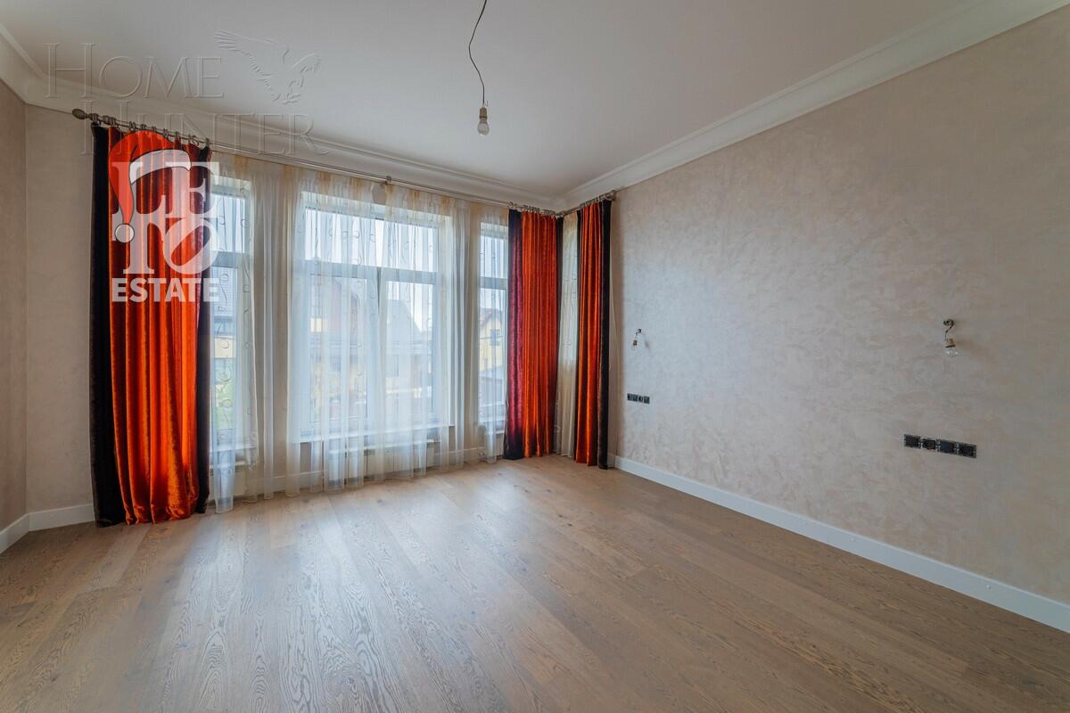 3-этажный коттедж 350 м² с отделкой