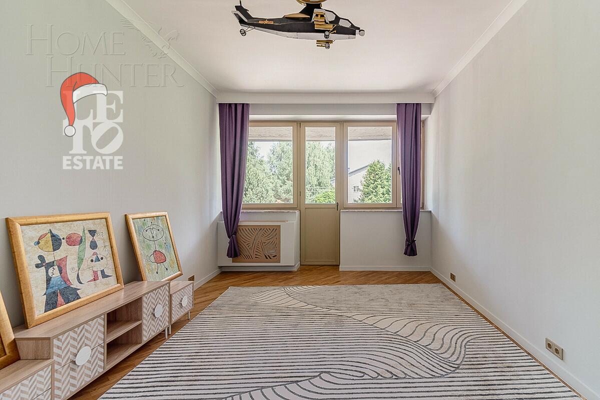 3-этажный коттедж 1 241 м² с отделкой