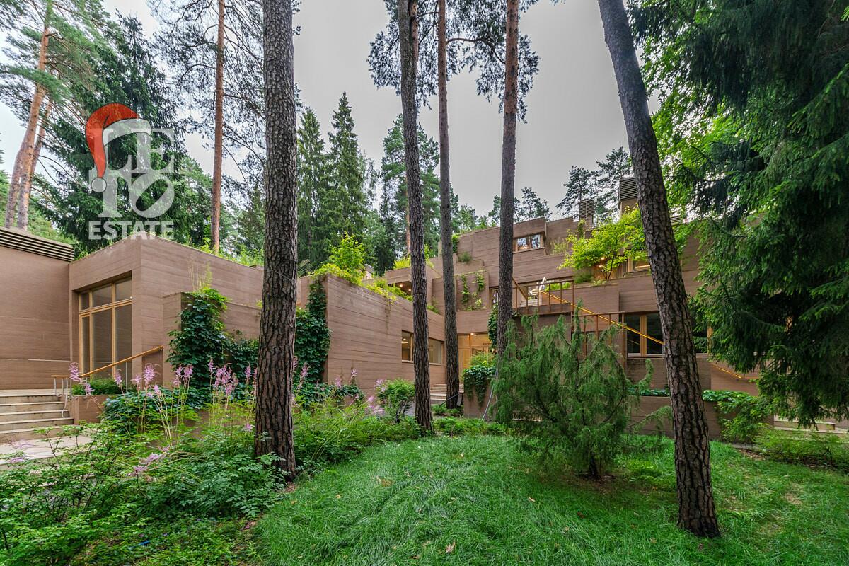 2-этажный коттедж 1 330 м² с отделкой