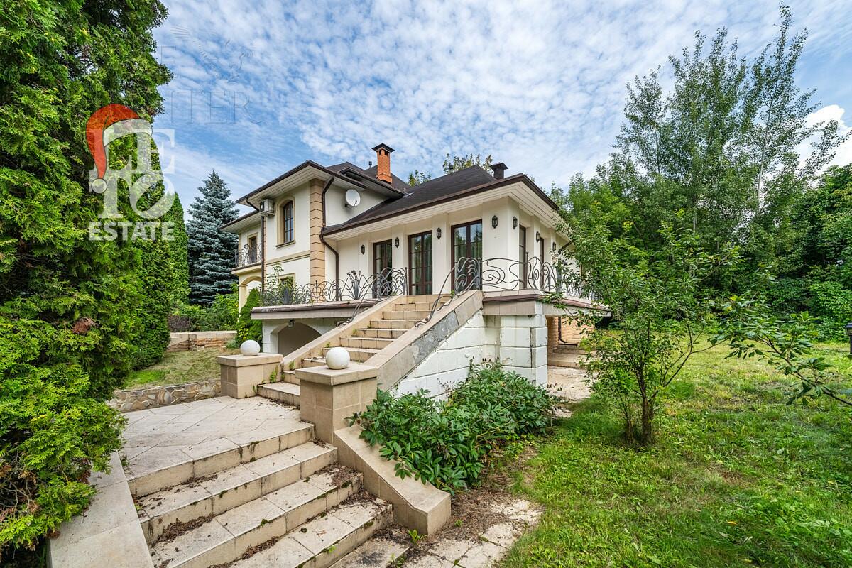 2-этажный коттедж 650 м² с отделкой