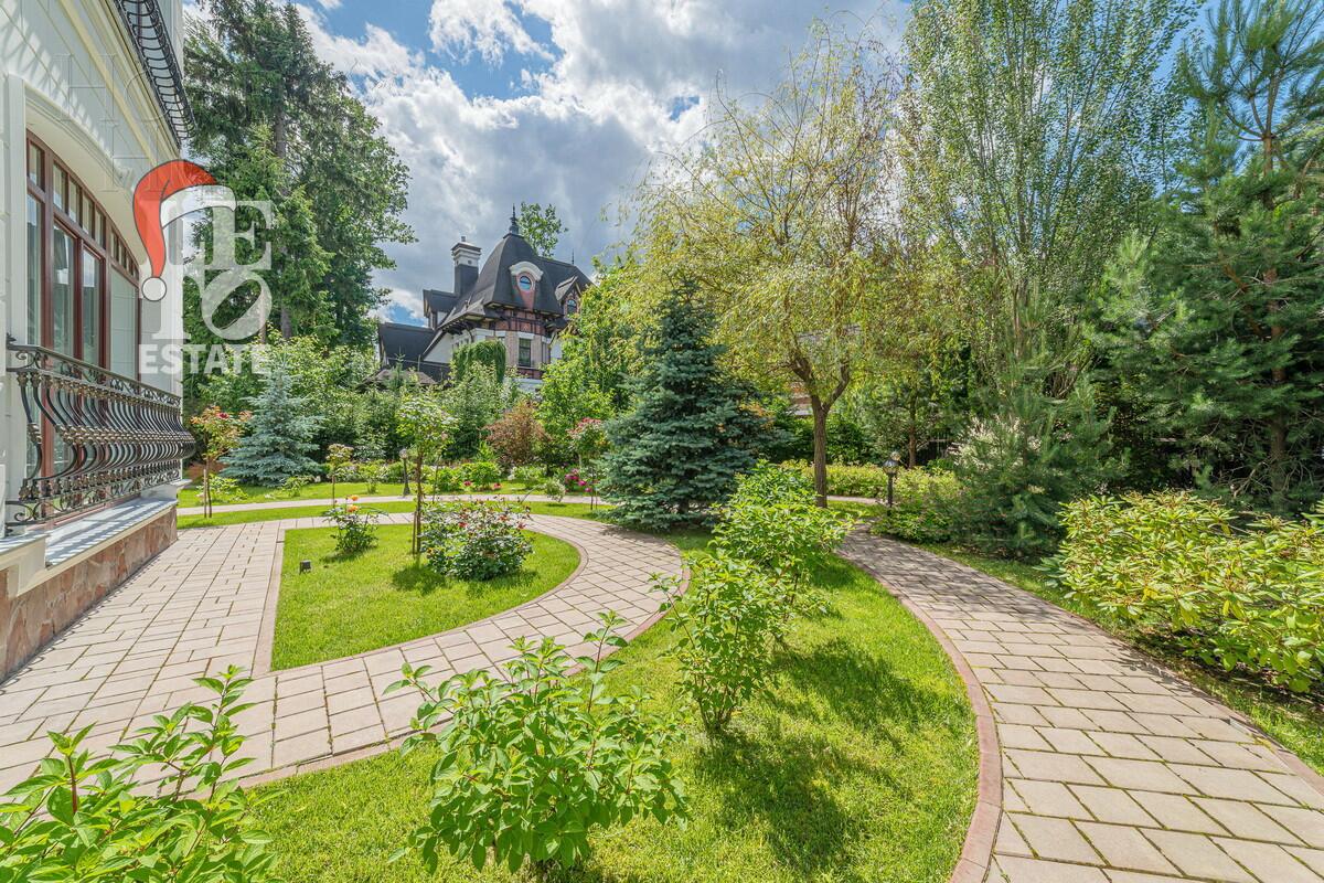 3-этажный коттедж 1 200 м² с отделкой