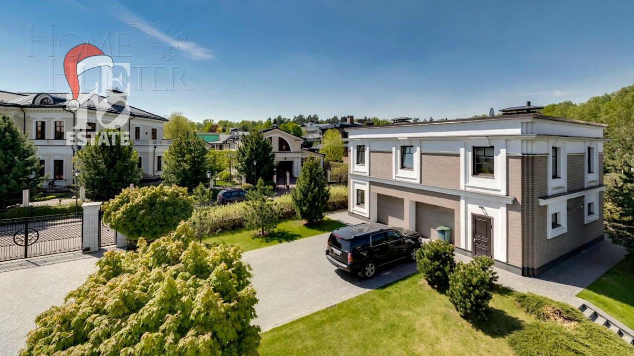 3-этажный коттедж 1 185 м² с отделкой