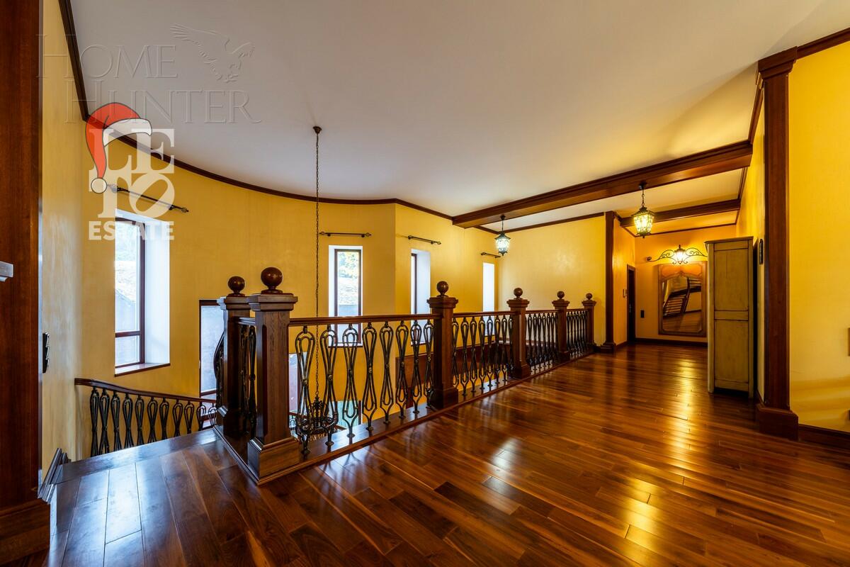 3-этажный коттедж 980 м² с отделкой