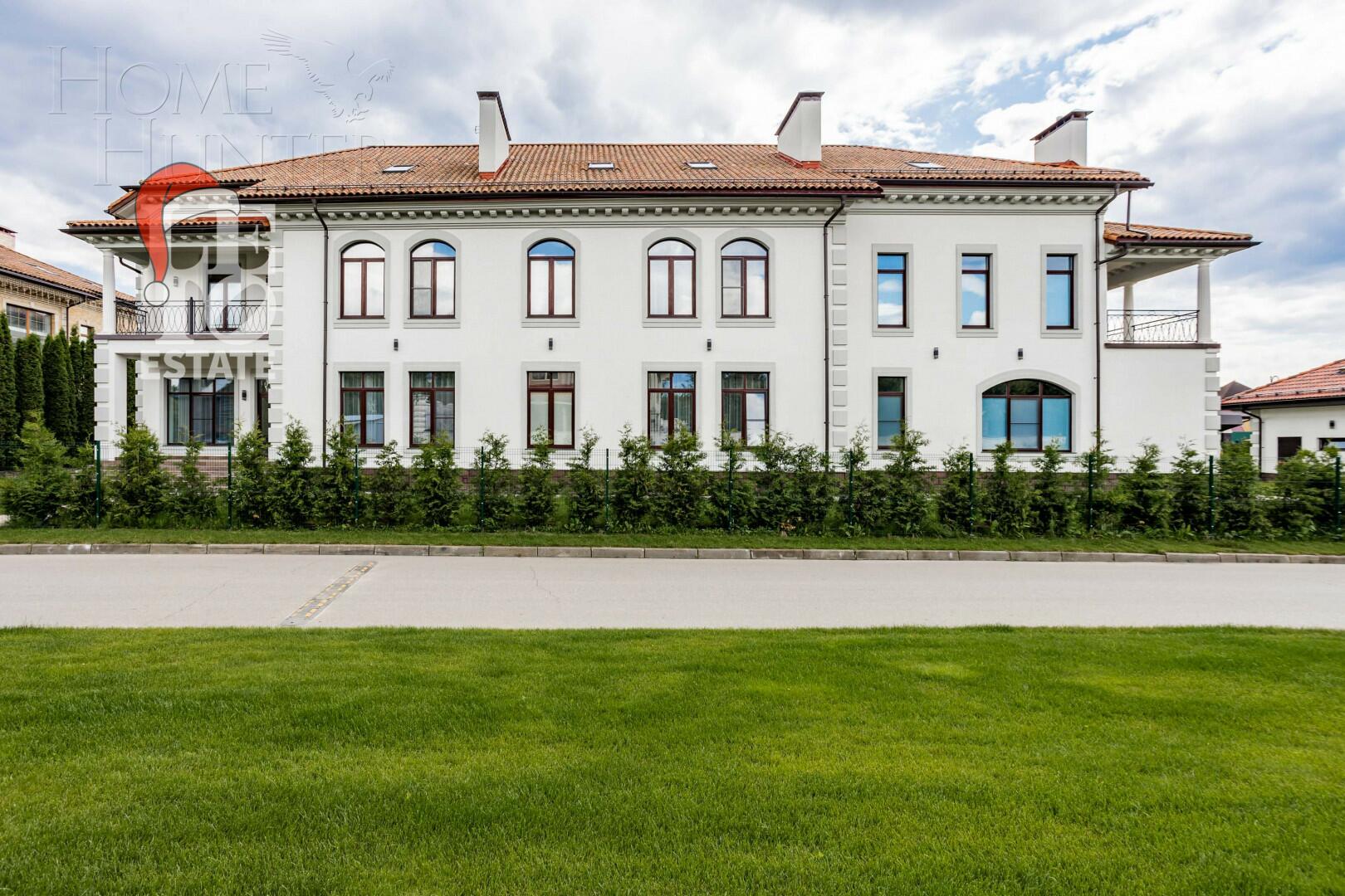 2-этажный коттедж 1 300 м² без отделки