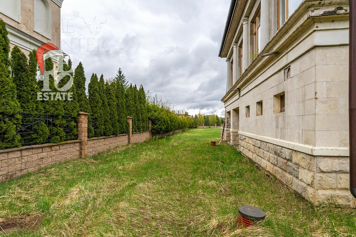 2-этажный коттедж 1 320 м² без отделки