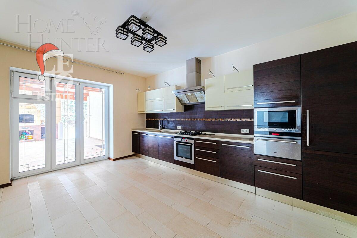 3-этажный коттедж 742 м² с отделкой