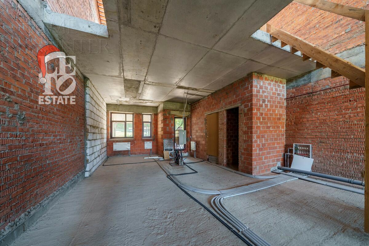 2-этажный таунхаус 270 м² без отделки