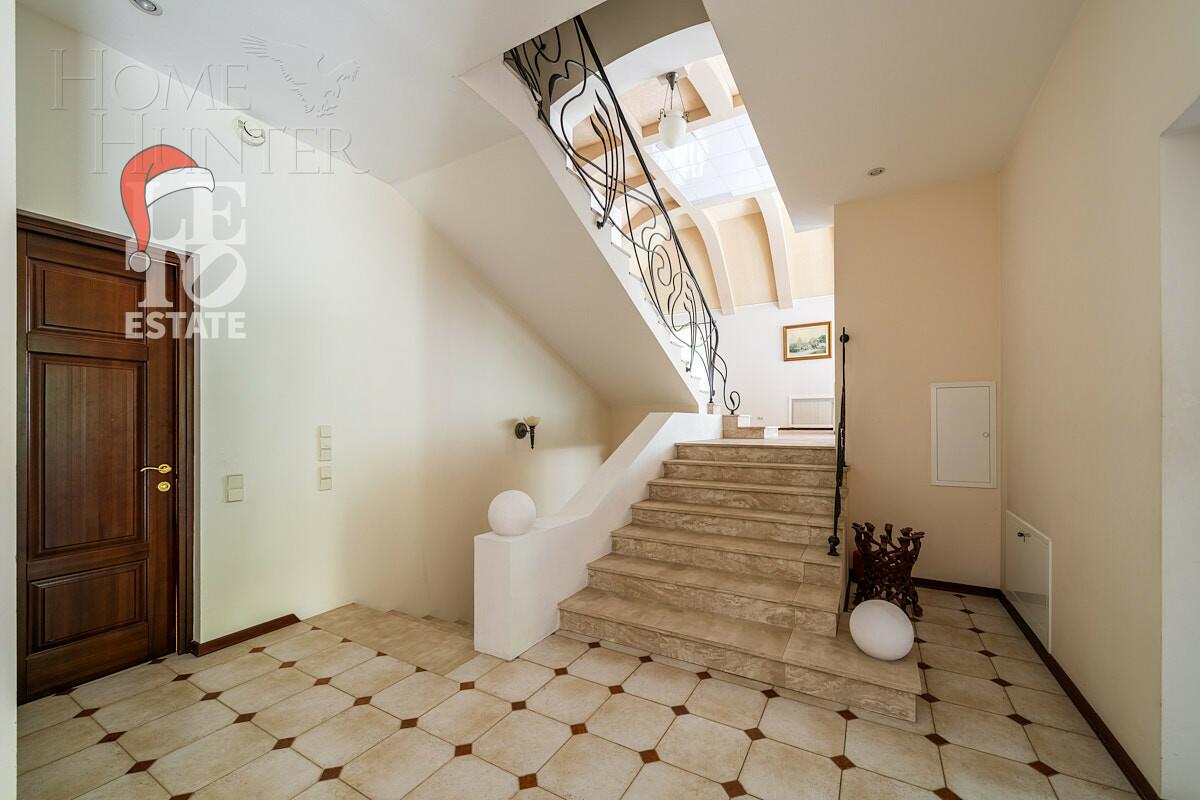 2-этажный коттедж 650 м² с отделкой