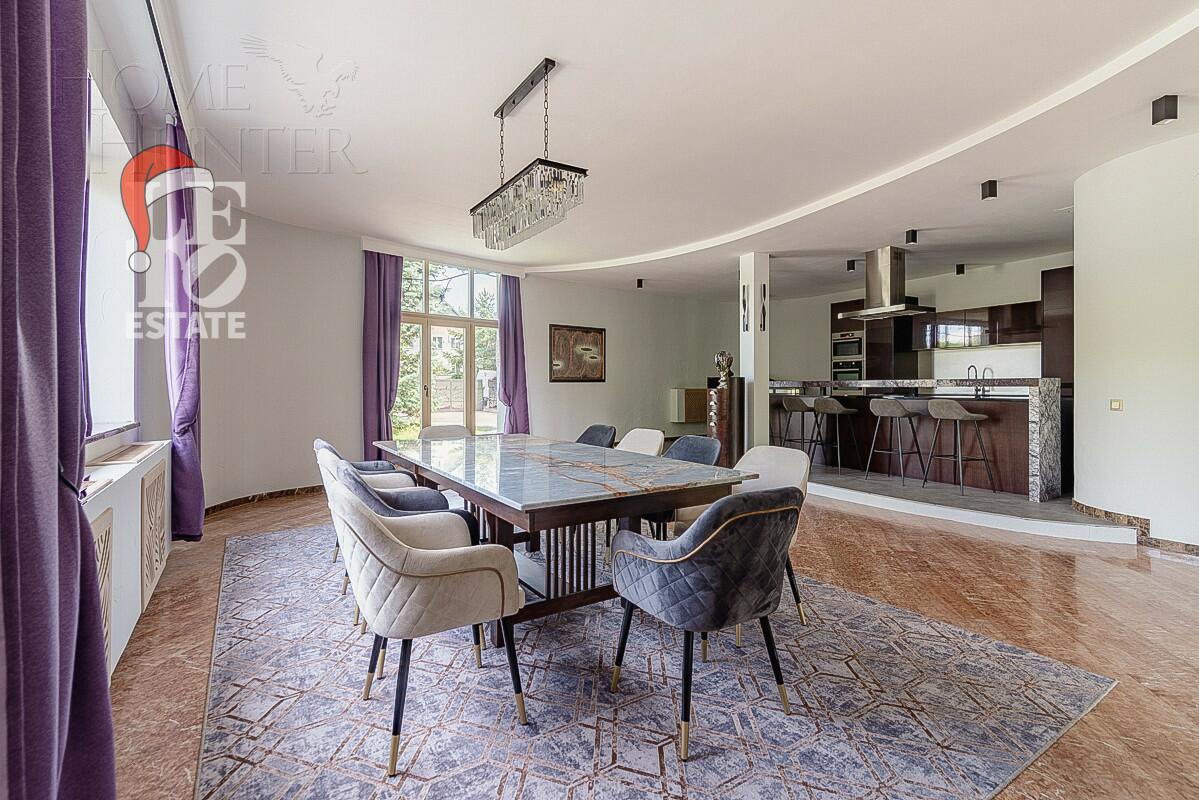 3-этажный коттедж 1 241 м² с отделкой