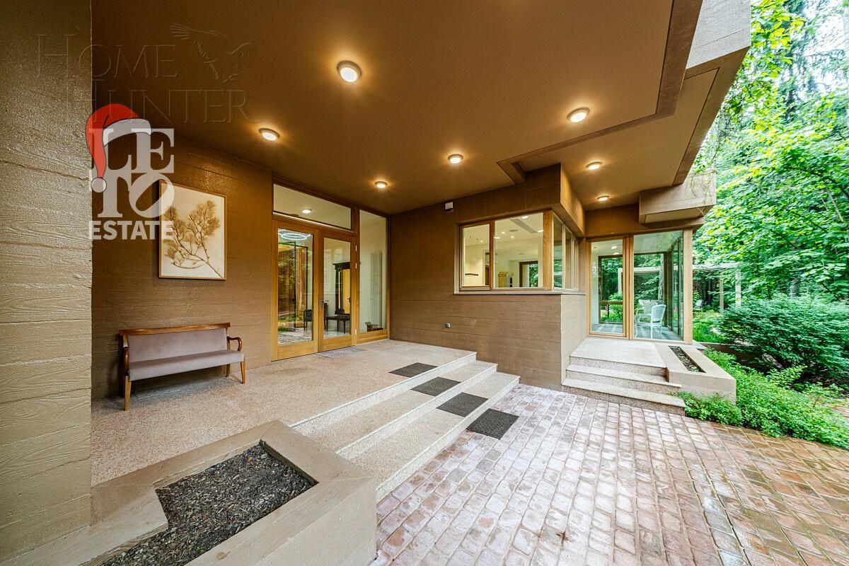 2-этажный коттедж 1 330 м² с отделкой